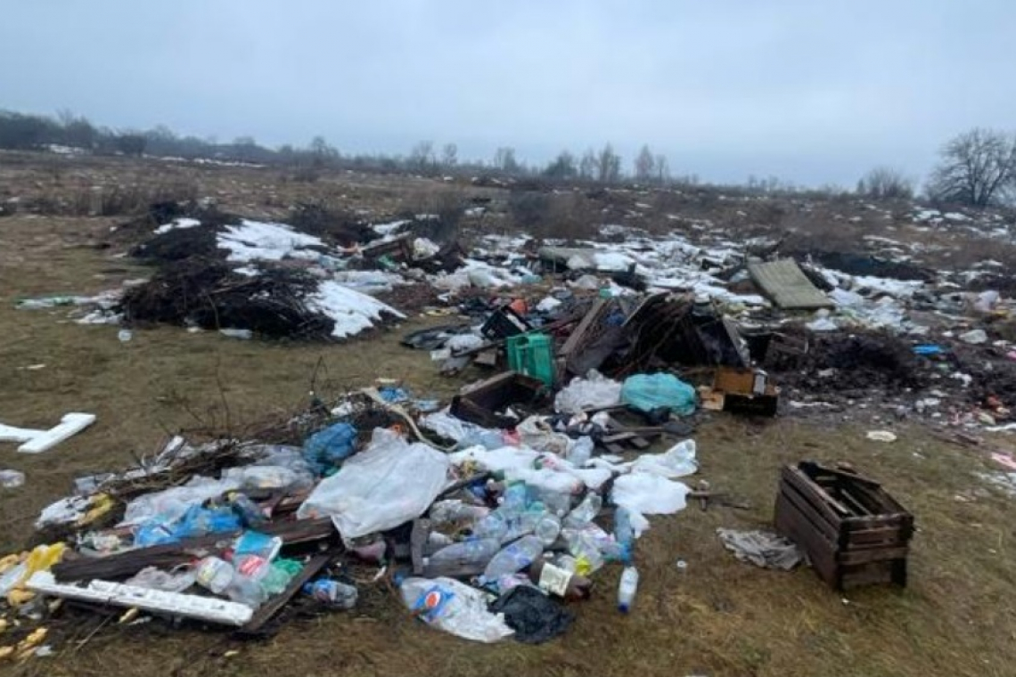 В Овруцької міськради вимагають негайно ліквідувати несанкціоноване звалище за межами одного з сіл громади