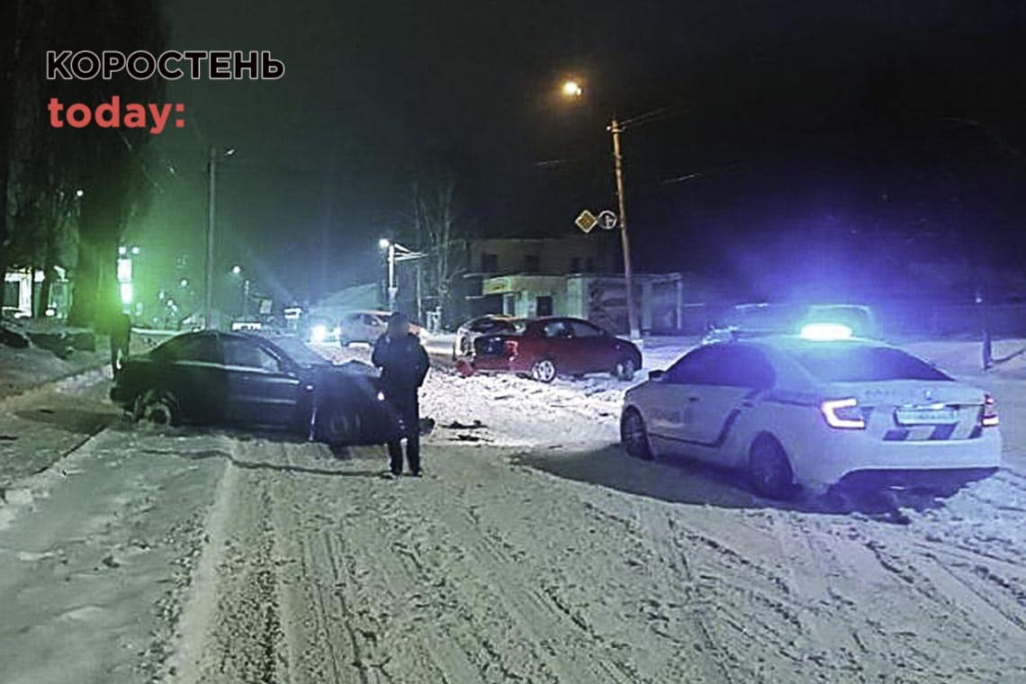 У Коростені Chevrolet зіштовхнувся з Lanos, а в Малій Зубівщині Mitsubishi врізався в MAN, що розчищав дорогу