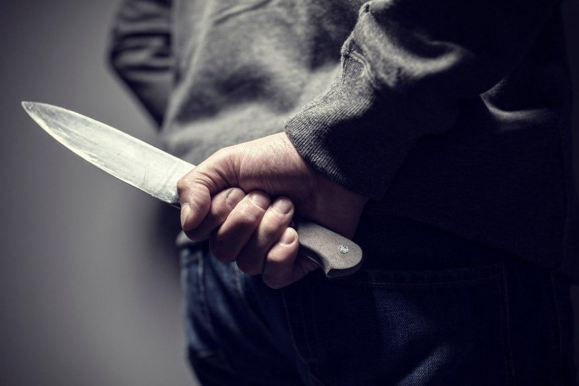 На Олевщині чоловік з ножем напав на дружину