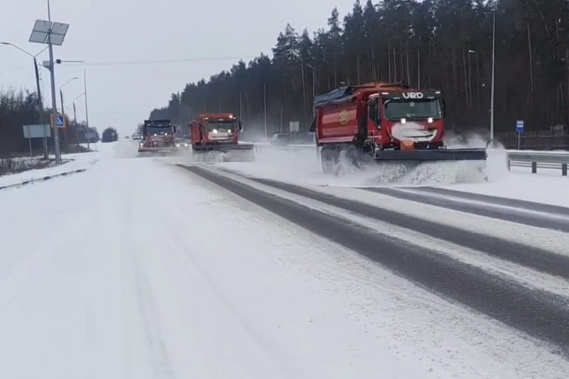 Протягом доби на Житомирщині з наслідками негоди боролись 36 дорожників та 33 одиниці спецтехніки