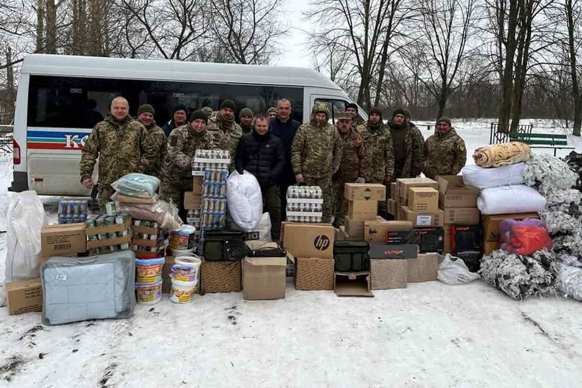 Коростенська міськрада передала військовим ноутбуки, зарядні станції, газові балони та ковдри