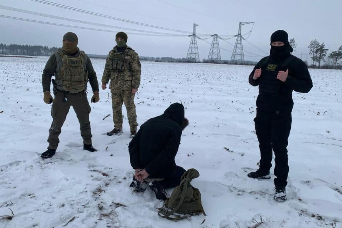 Житомирські прикордонники разом з СБУ затримали «вагнерівця», який хотів встановити GPS-трекери для коригування повітряних ударів