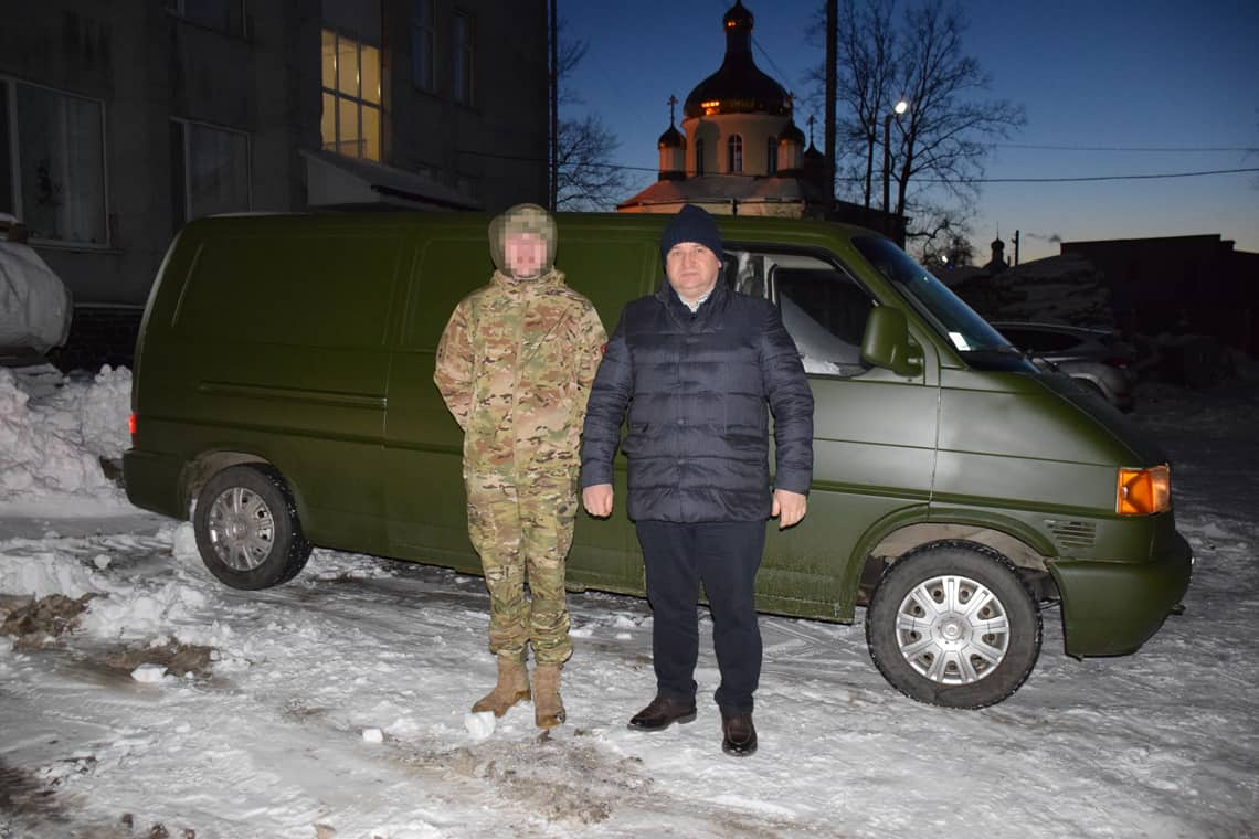 Жителі Олевської громади придбали та передали автомобіль для військового-земляка з 31-ї бригади