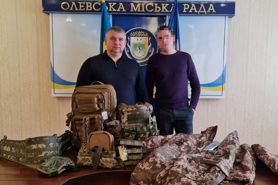 За допомогою місцевих жителів для захисника з Олевської громади придбали військове спорядження