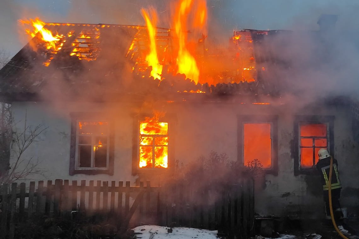 У селі Овруцької громади жінка згоріла у власному будинку (ФОТО)