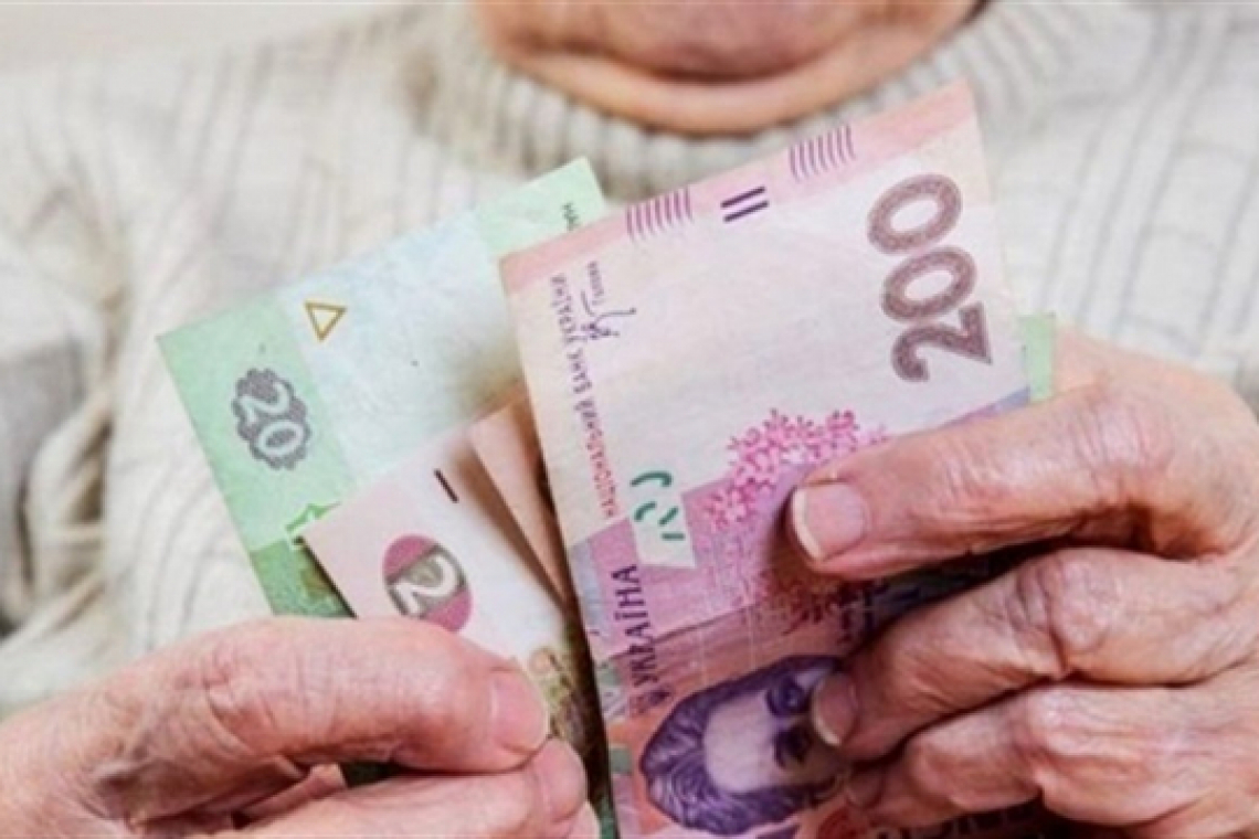 Пенсіонерка зі Словечанської громади повірила "працівнику" банка та втратила понад 50 тис. грн