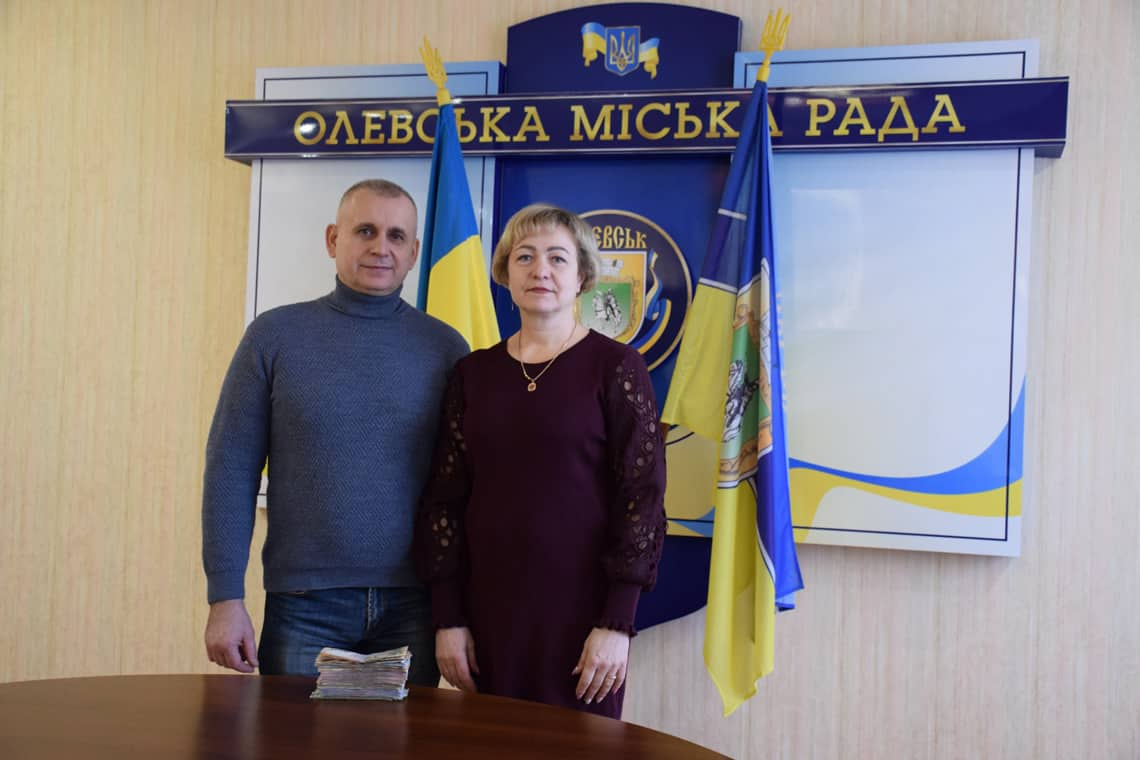 Жителі двох сіл Олевської громади зібрали 45 тис. грн на придбання рацій для військових