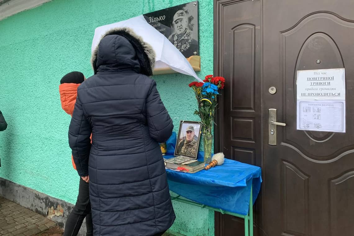 На приміщенні адмінбудівлі Великохайчанського старостату відкрили меморіальну дошку воїну Сергію Зільку