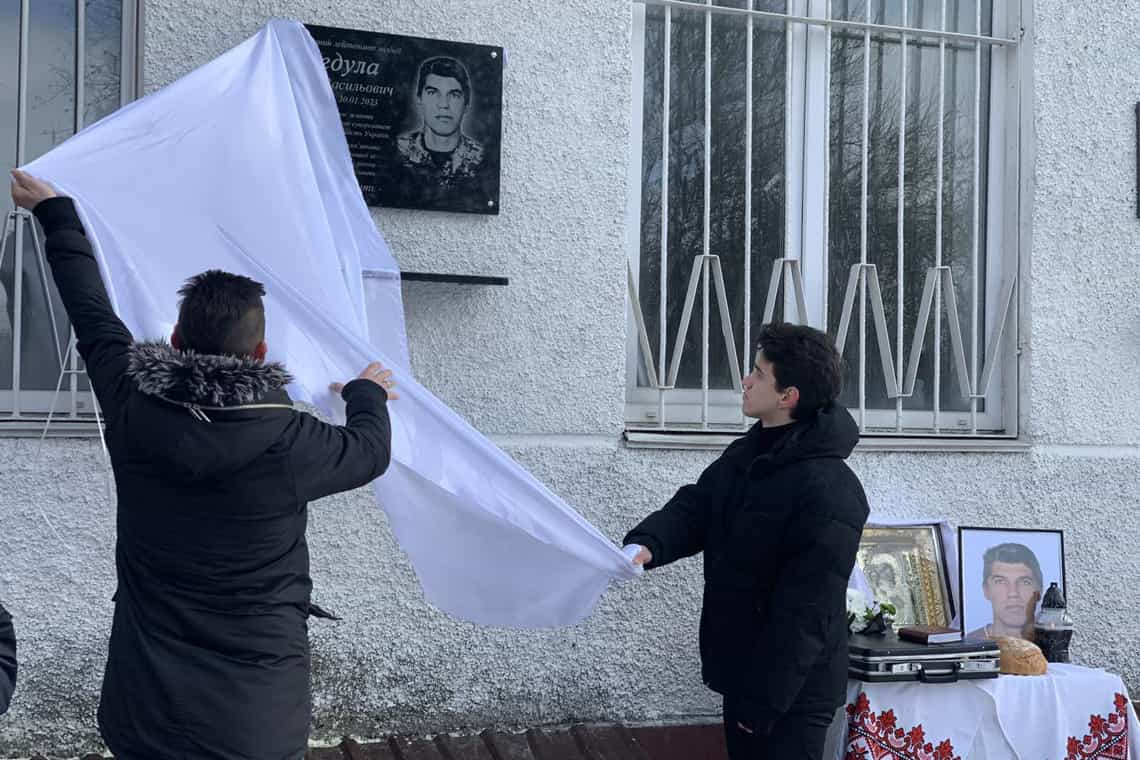 В Овручі на фасаді відділу поліції відкрили пам'ятну дошку Серію Федулі