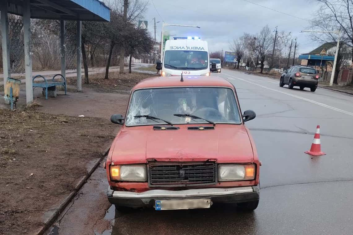 На Грушевського в Коростені водій на ВАЗ збив 29-річну містянку