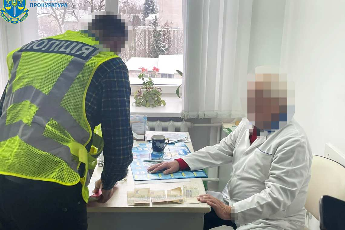 На Житомирщині лікарю, який за гроші пропонував військовозобов'язаному оформити інвалідність, суд призначив штраф у 85 тис. грн