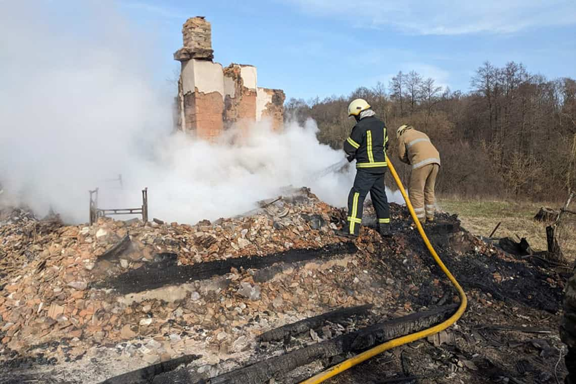 У селі Овруцької громади під час гасіння пожежі рятувальники виявили тіло жінки