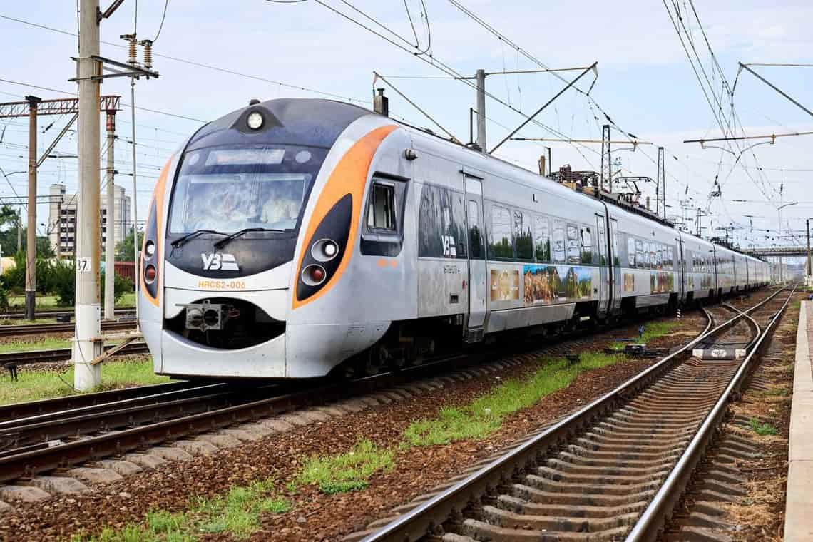 На вихідних Укрзалізниця запускає додатковий потяг Київ-Львів: зупинка буде лише в Коростені