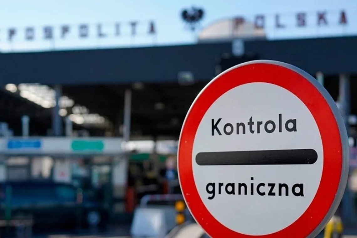 На кордоні з Польщею протестувальники зупиняють пасажирські автобуси – Кубраков