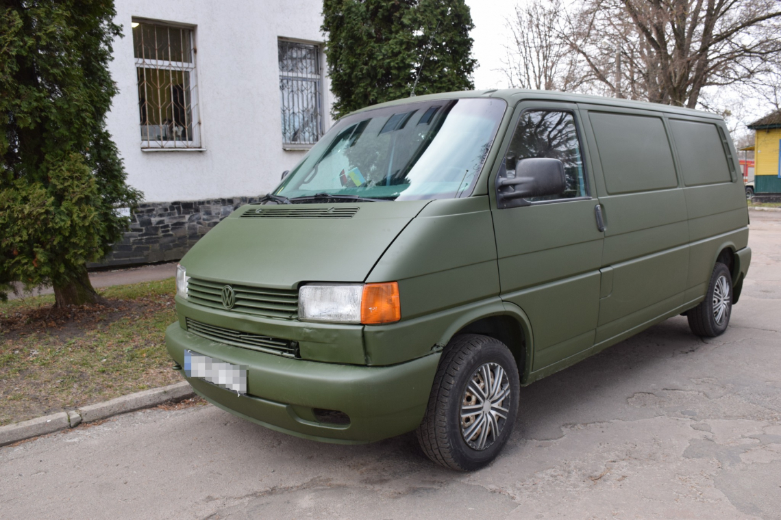 Олевська громада передала автомобіль військовому, який воює на Вугледарському напрямку