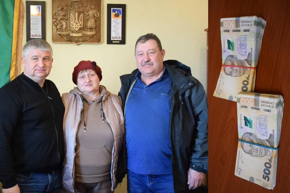 Батьки загиблого захисника з Олевської громади передали 100 тис. грн для Сил оборони країни