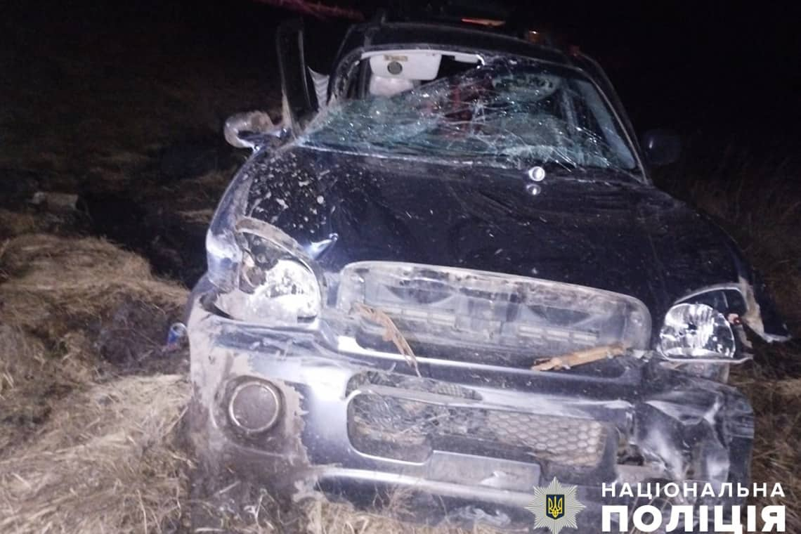 Hyundai кілька разів перекинувся та потрапив у кювет - на автодорозі біля Коростеня в ДТП постраждали водійка та пасажир