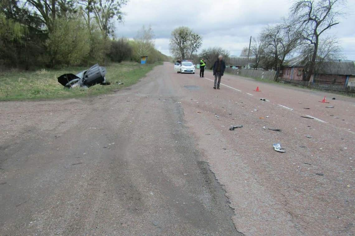 На автодорозі Овруч-Словечне ЗАЗ зіштовхнувся з Chevrolet, троє постраждалих
