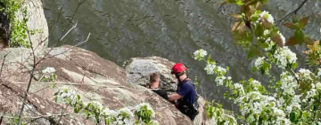 Впав з 20-метрової скелі - на Житомирщині рятувальники надали допомогу 25-річному чоловіку