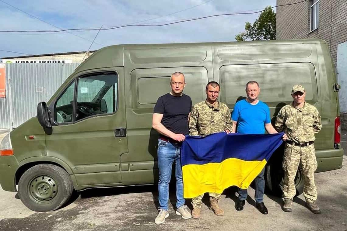 Коростенська громада передала військовим, які воюють на Донбасі, мікроавтобус