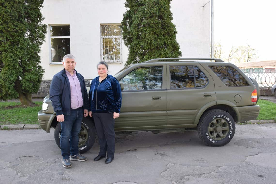 Олевська громада передала автомобіль захиснику, що боронить країну на Херсонському напрямку