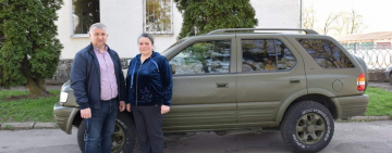 Олевська громада передала автомобіль захиснику, що боронить країну на Херсонському напрямку