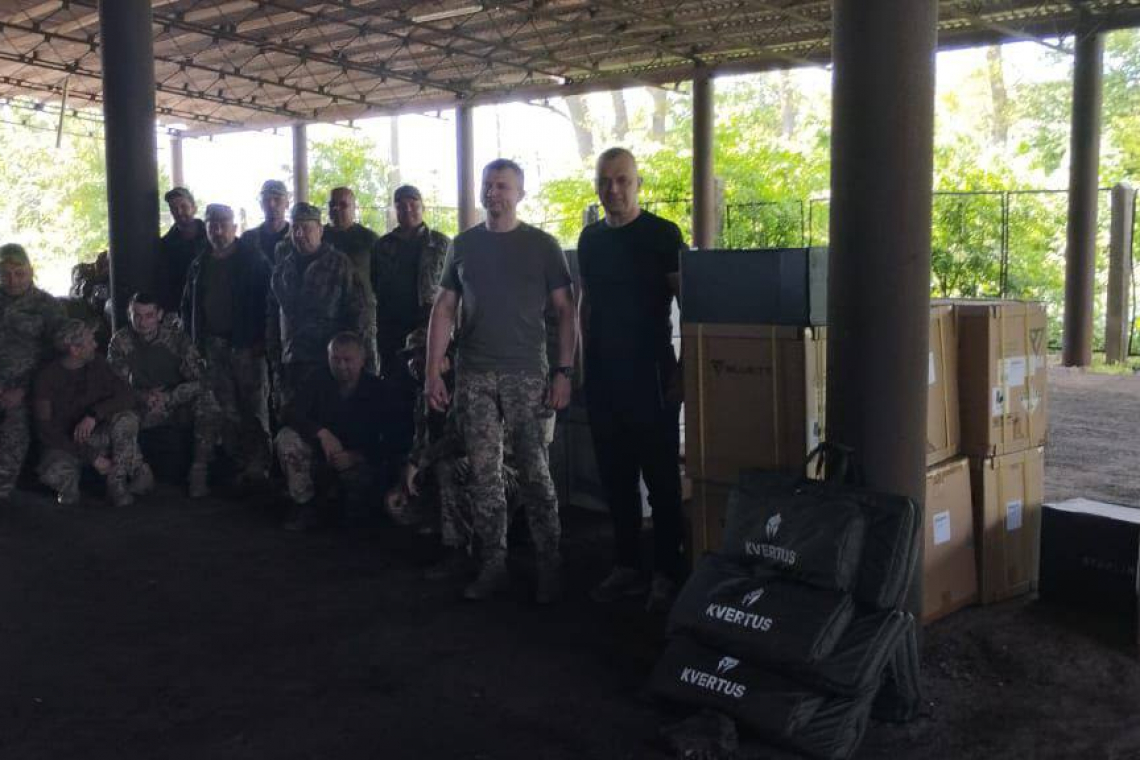 Коростенська громада передала військовим на Харківському напрямку квадрокоптери, біноклі, генератори
