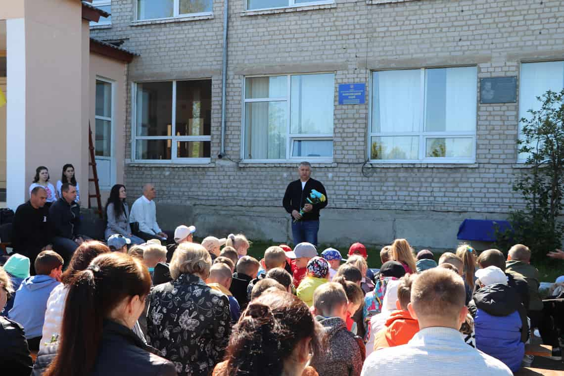 У селі Олевської громади на фасаді ліцею відкрили меморіальну дошку захиснику Григорію Михайленку