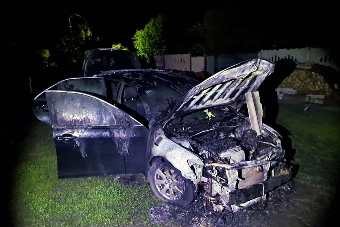 У селищі Житомирської області чоловік через ревнощі підпалив автомобіль знайомої
