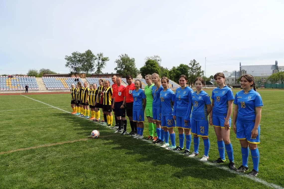 Жіноча коростенська команда бере участь у Чемпіонаті області серед дівочих футбольних команд