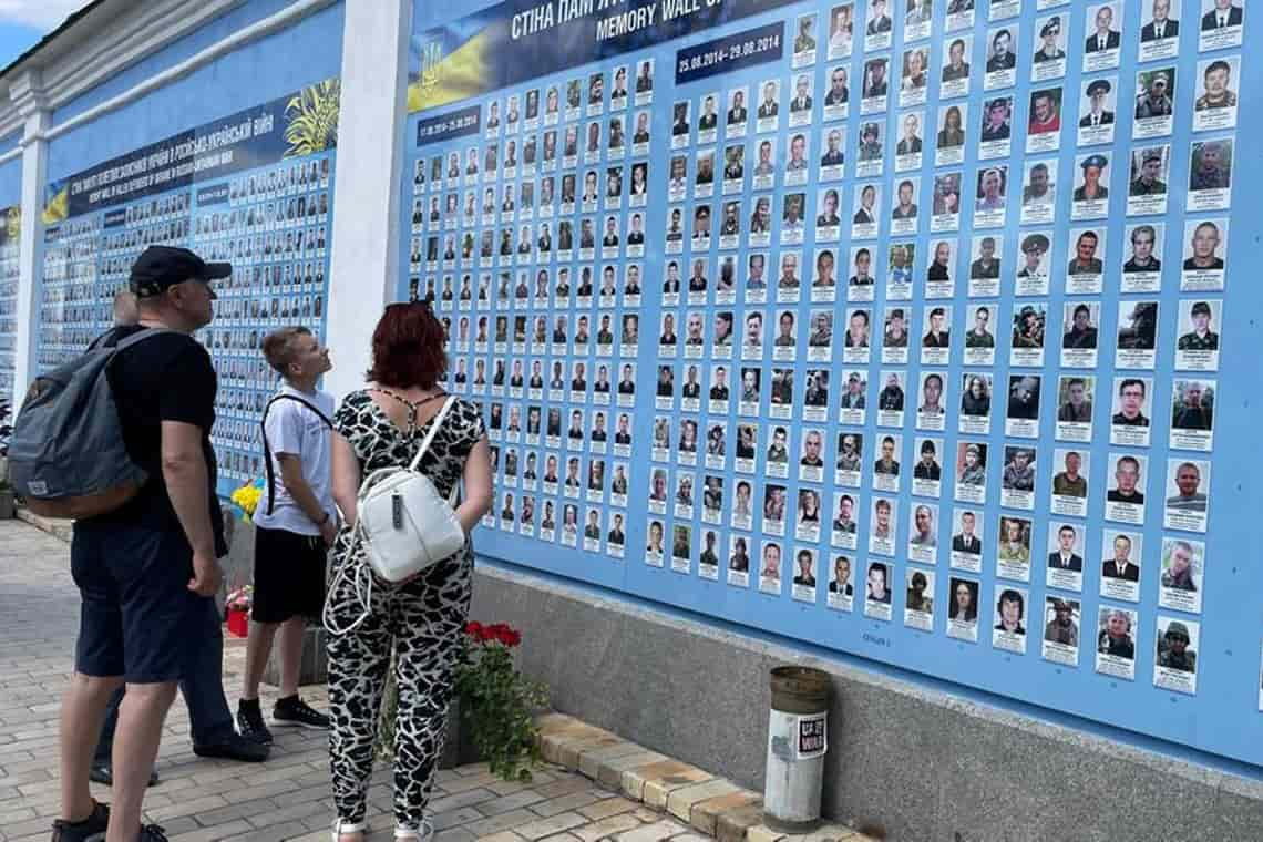 На «Стіні пам’яті» у Києві розмістили світлини коростенців, які загинули в російсько-українській війні