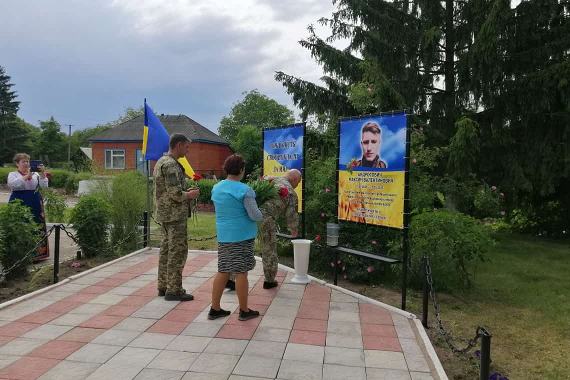 У селі Овруцької громади відкрили Алею пам'яті та слави загиблому Герою