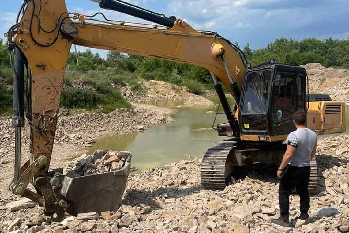 На Олевщині прикордонники завадили незаконному видобутку корисних копалин