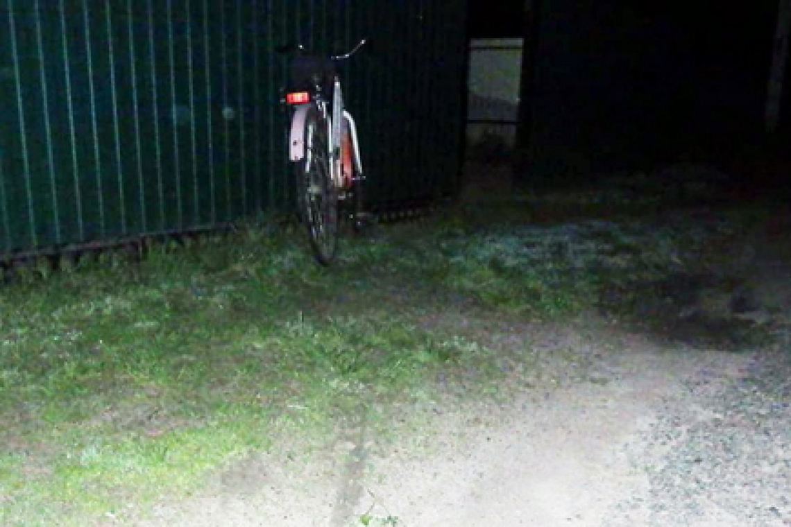 На Овруччині ВАЗ збив 7-річну велосипедистку: дитину госпіталізували