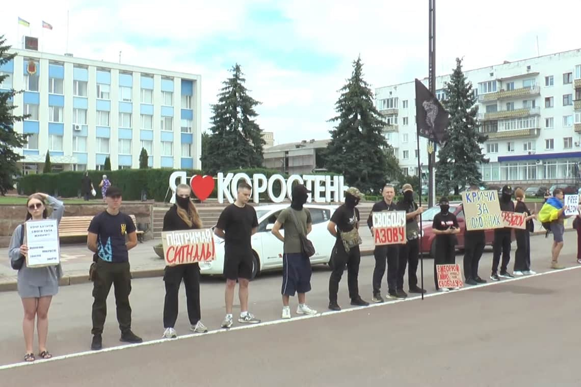 У Коростені вдруге пройшла акція «Free Azov», учасники розповіли, кого чекають з полону