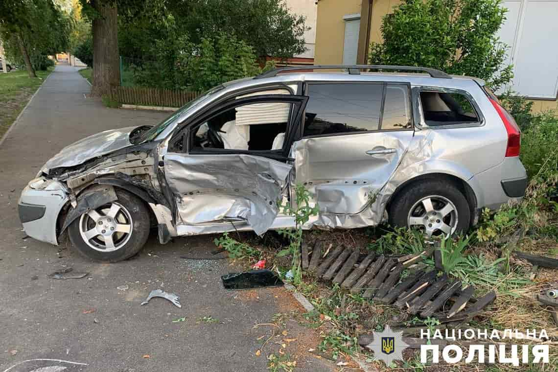 У Житомирі житель Коростенщини на Volkswagen зіштовхнувся з Renault: травмовано водіїв та двох жінок-пішоходів