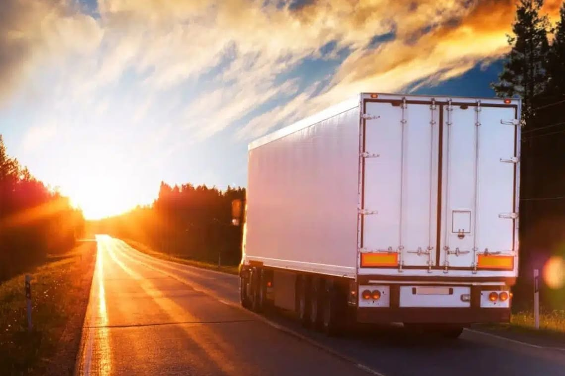 Через спекотну погоду на дорогах Житомирщини діятимуть обмеження для вантажівок