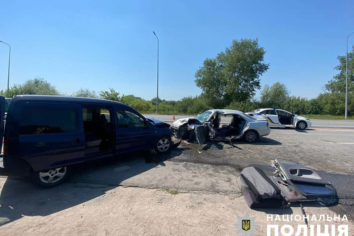 На автодорозі в Житомирській області у ДТП постраждали шестеро осіб, троє з яких - діти