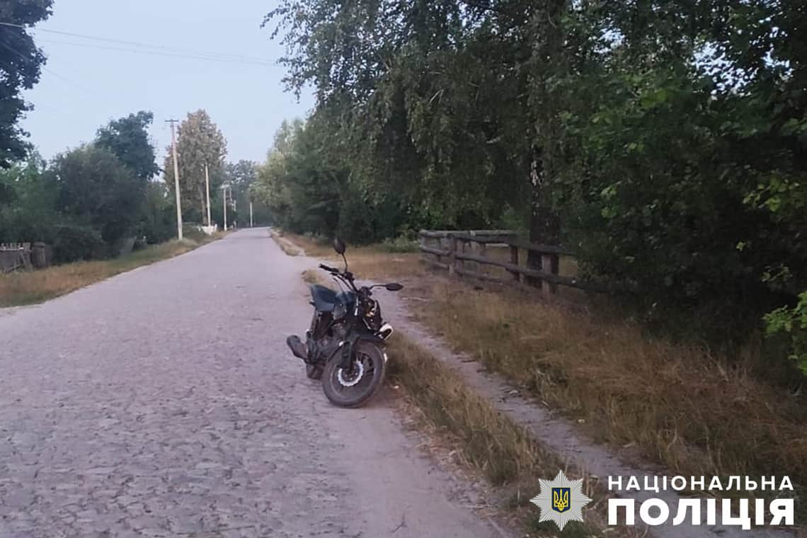 На Олевщині мотоцикліст наїхав на пішохода: двох травмованих доставили до лікарні