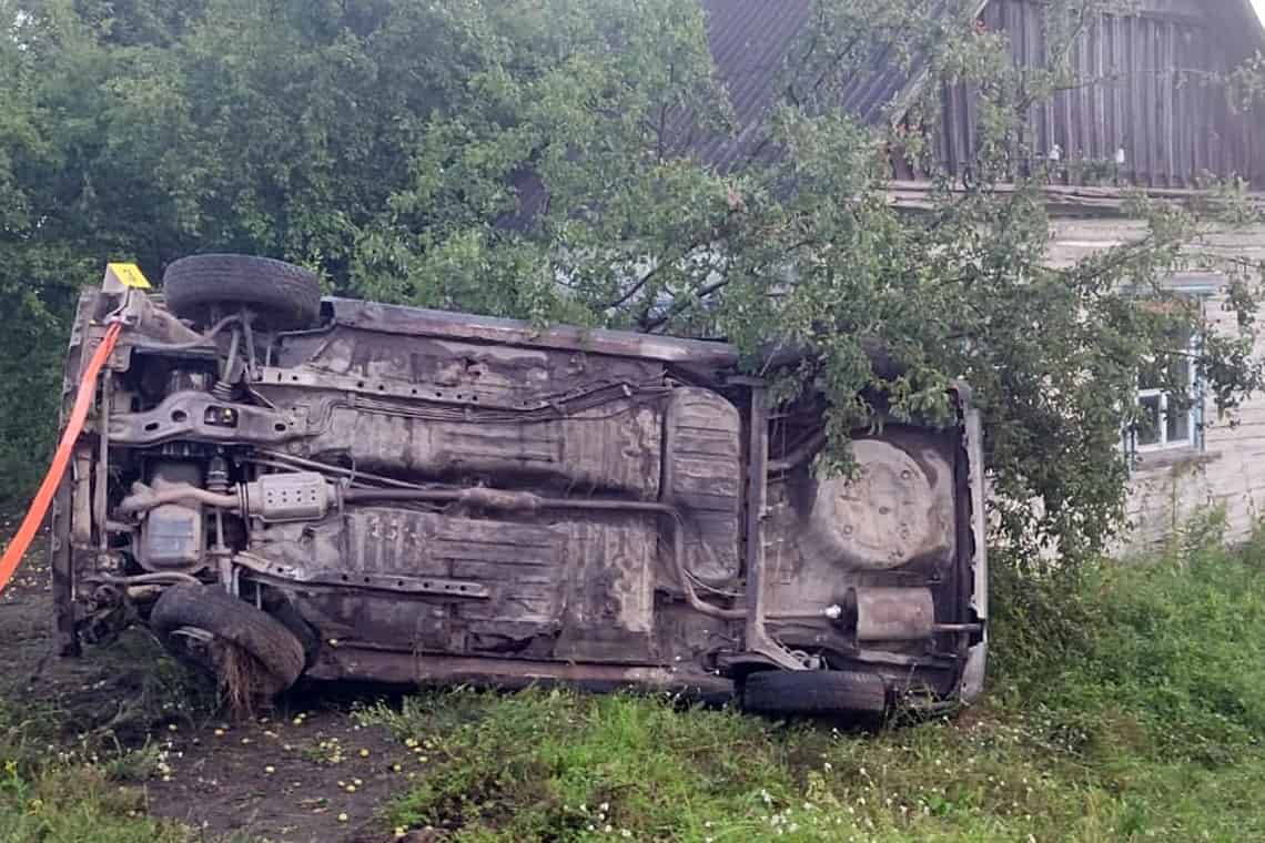 На автодорозі Копище-Олевськ КІА з'їхала в кювет та перекинулась: загинув 17-річний пасажир