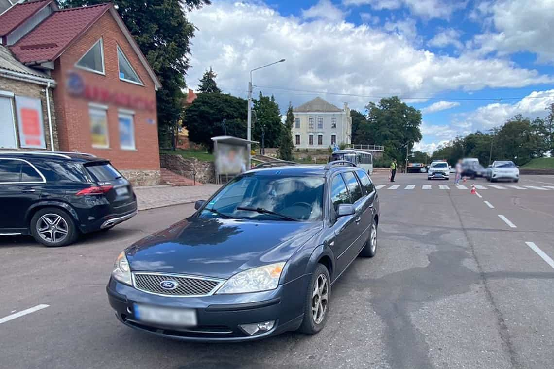 На Грушевського в Коростені киянин на Ford збив жінку