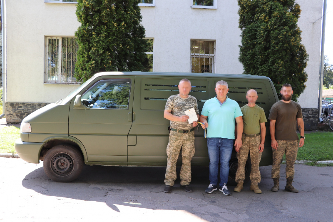 Олевська громада передала Захисникам на Соледарський та Покровський напрямок дві автівки