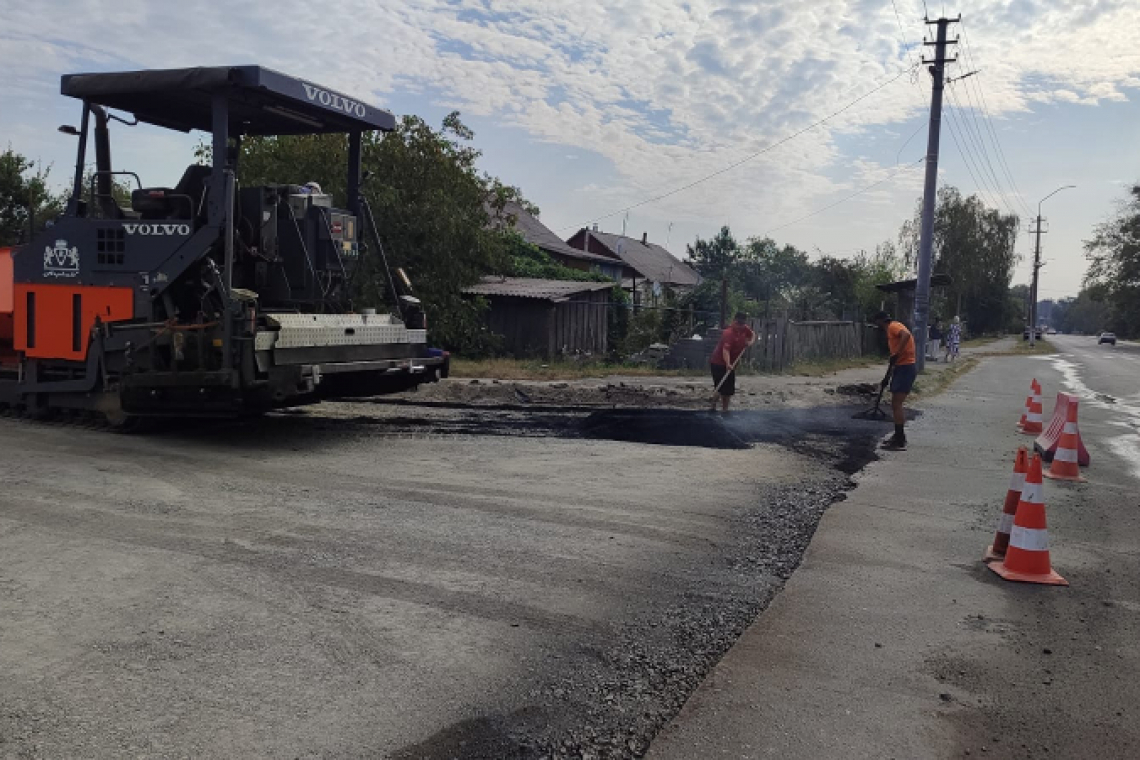 У Малині асфальтують дорогу на проспекті