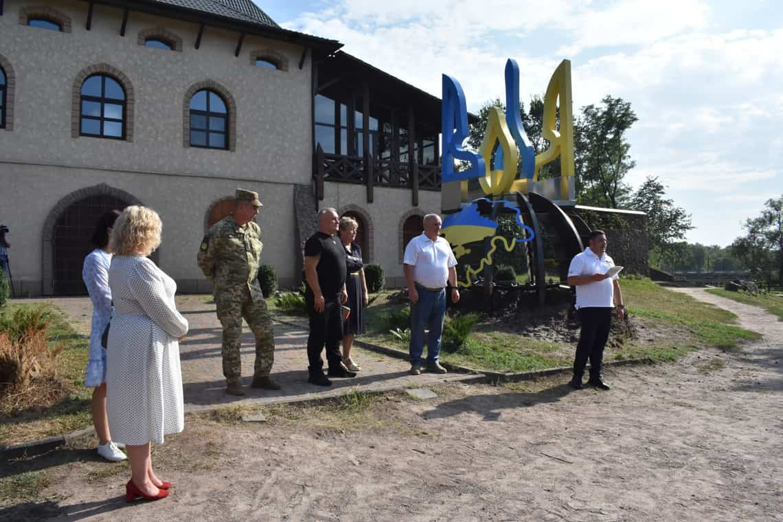 У коростенському парку «Древлянський» відкрили пам'ятний знак (ФОТО)