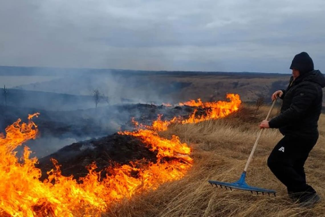 Жителів Народицької громади просять не спалювати суху рослинність