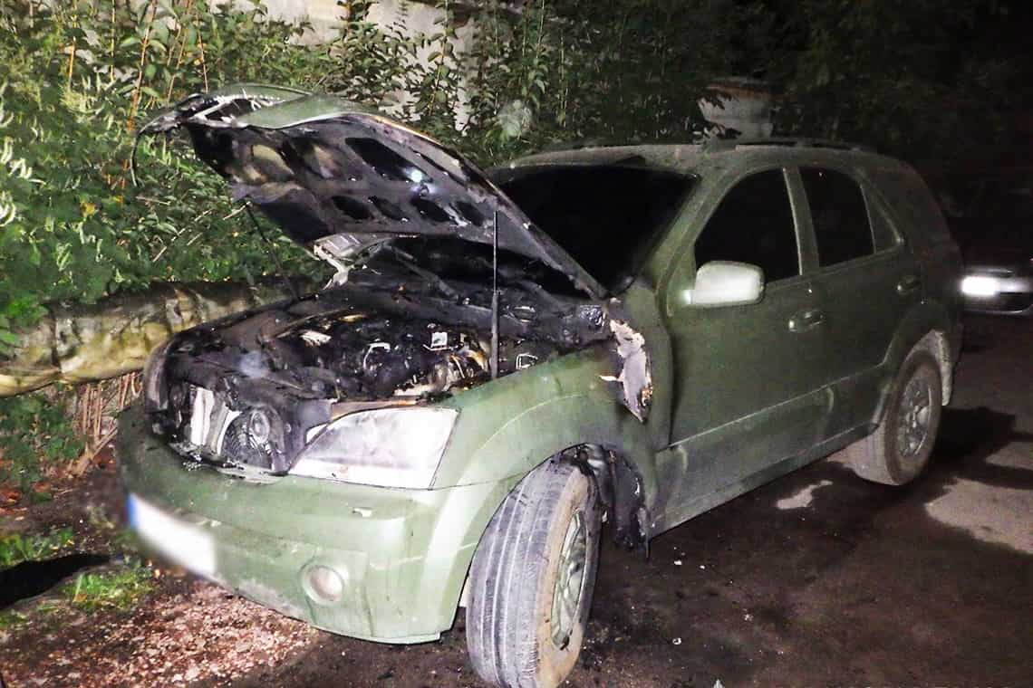 На Житомирщині затримали чоловіка, який підпалив авто військового