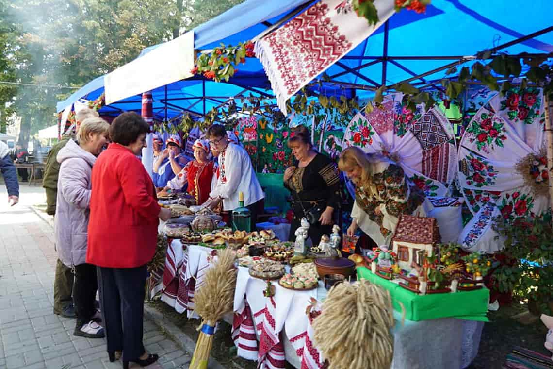 У міській раді Коростеня пояснили, що цього разу зобразили на "дерунярській" емблемі