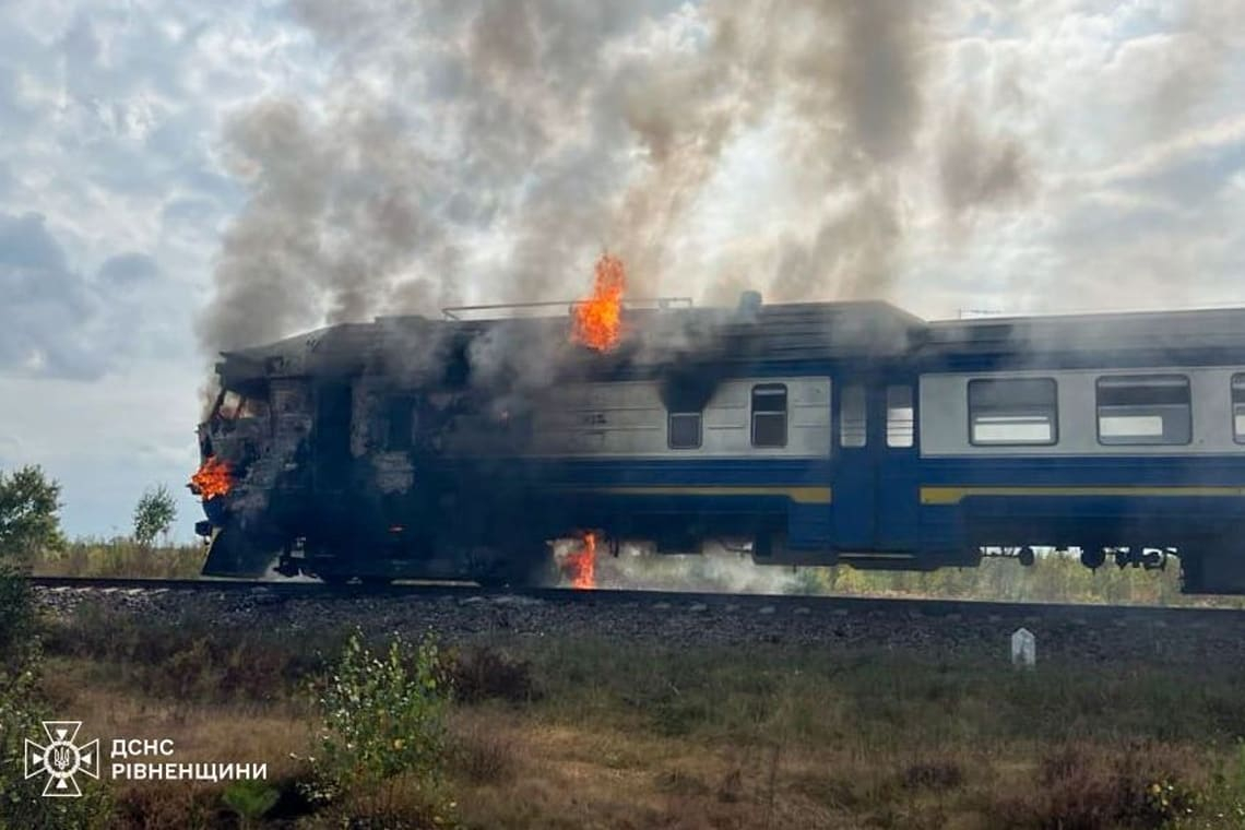 На Рівненщині загорівся потяг  "Коростень-Олевськ-Сарни"