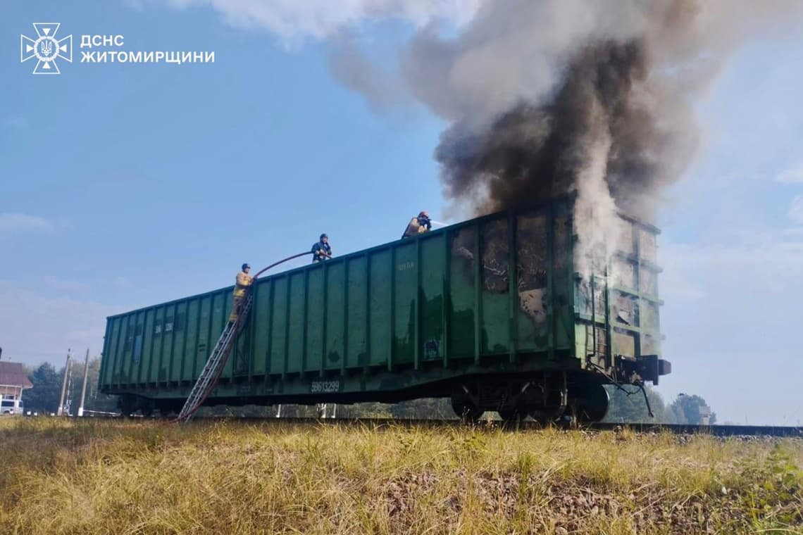 У селі Коростенського району загорівся вагон, що перевозив деревину