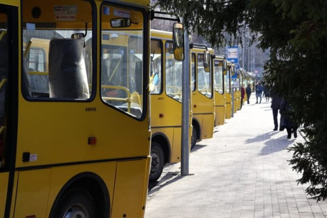 У межах програми "Школа офлайн" Житомирська область отримала 17 автобусів